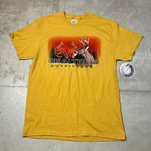 realtree outfitters deer graphic tee